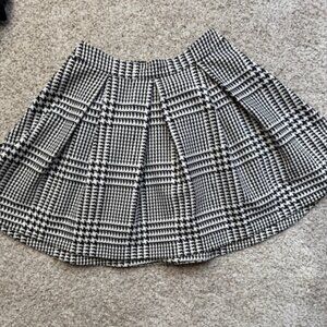 Express Pleated Mini Skirt Black and White Size 2